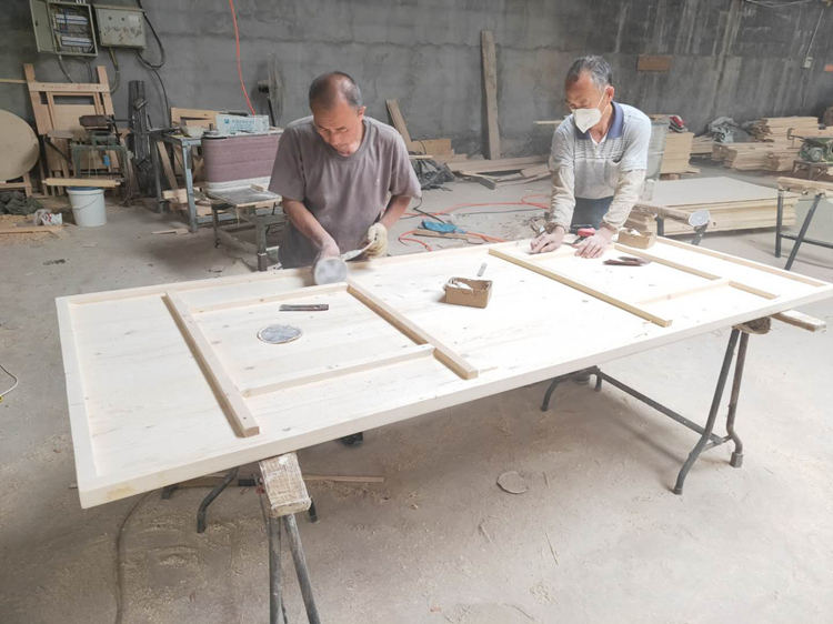 outdoor pine wood table