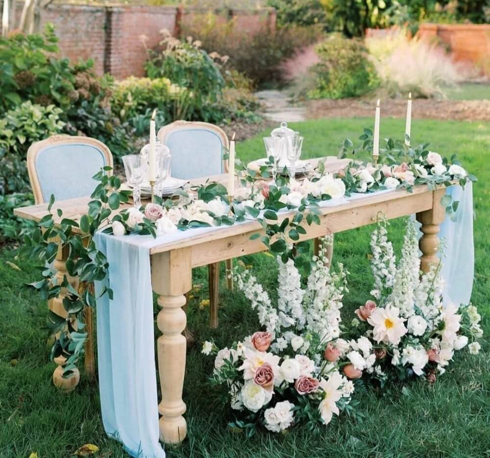 How To Decorate A Dining Room Table