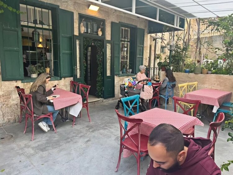 resin crossback chair manufacturer