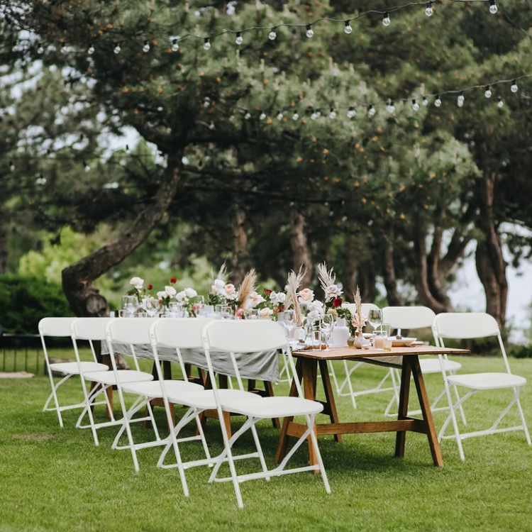 white folding chair