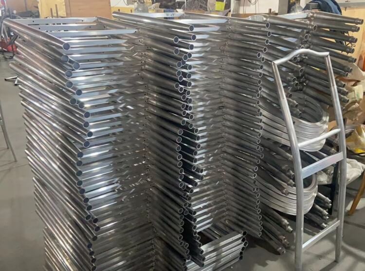 metal dining chair supplier