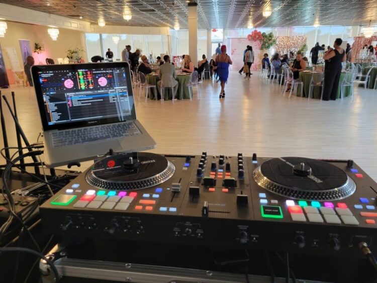 Music areaDJ banquet table