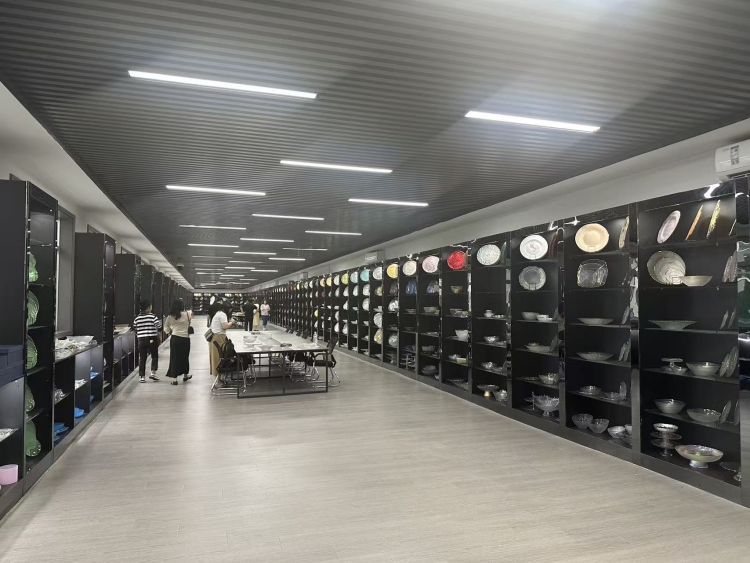 dinner chargers wholesale