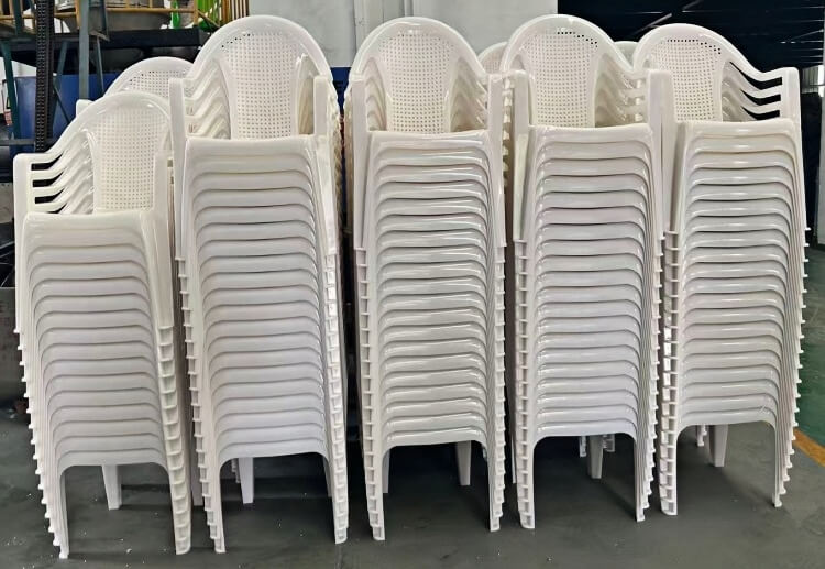 bulk plastic chairs for sale