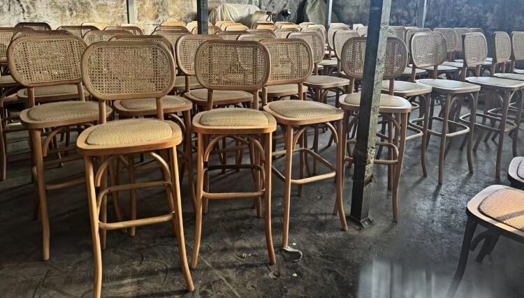 commercial-bar-stool-with-footrest