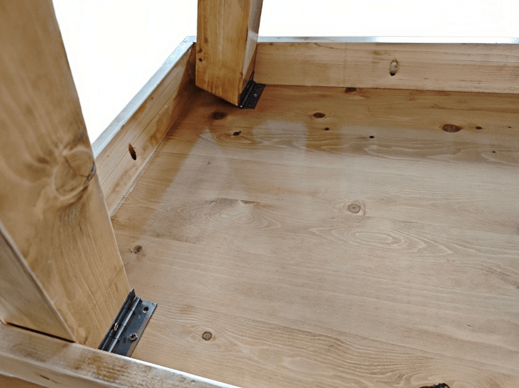 wedding-reception-wooden-table