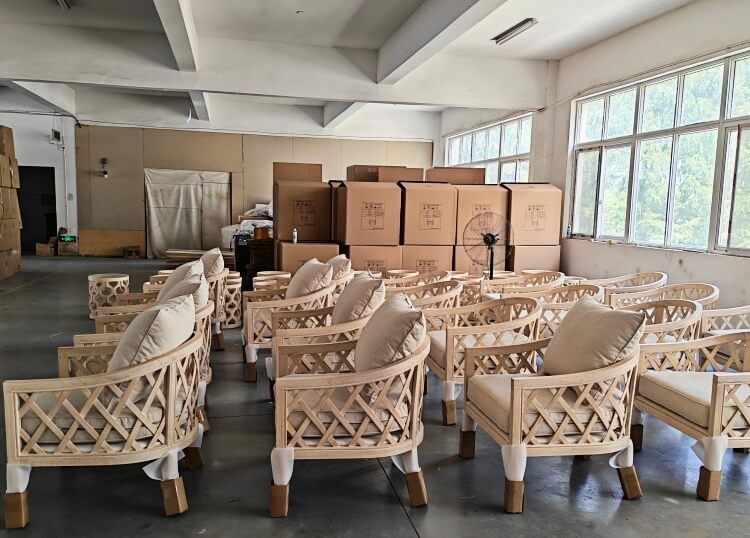 wooden-lattice-back-lounge-chair