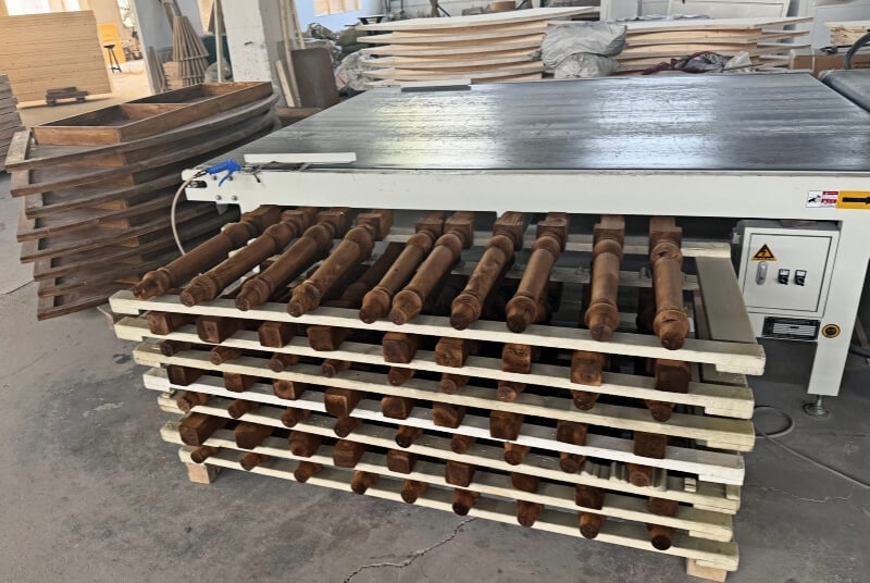 restaurant-dining-table